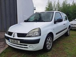 Branco Usado 2003 Renault Clio II Citadino | € 1.550 (Bom preço)