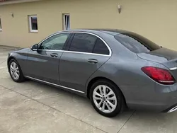 Cinzento Usado 2020 Mercedes C300 Sedan | € 29.900 (Bom preço)