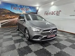 Cinzento Usado 2019 Mercedes B180 AMG line Monovolume | € 27.999 (Preço justo)