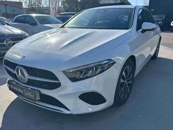 Branco digital Usado 2024 Mercedes A200 | € 35.900 (Bom preço)