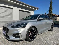 Cinzento Usado 2019 Ford Focus ST-Line | € 17.750 (Preço justo)