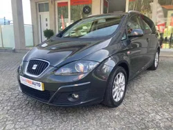 Cinzento Usado 2011 Seat Altea Style Monovolume | € 9.990 (Caro)