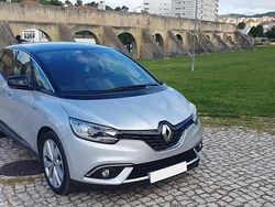 Cinzento Usado 2019 Renault Scénic IV Monovolume | € 15.990