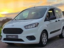 Branco Usado 2019 Ford Tourneo Courier Monovolume | € 14.999 (Preço justo)