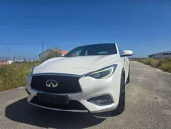 Branco Usado 2016 Infiniti Q30 Citadino | € 18.490