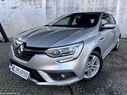 Cinza Usado 2017 Renault Mégane IV Zen Sedan | € 14.900