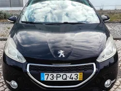 Preto Usado 2015 Peugeot 208 Citadino | € 8.900 (Preço justo)