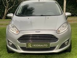 Cinza prata Usado 2014 Ford Fiesta Titanium Citadino | € 9.990 (Preço justo)