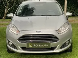 Cinza prata Usado 2014 Ford Fiesta Titanium Citadino | € 9.990 (Preço justo)