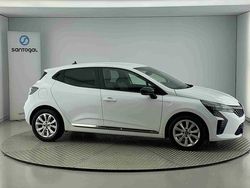 Branco Usado 2024 Renault Clio V Evolution Citadino | € 18.300 (Preço justo)