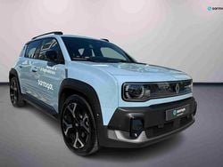 Azul Novo 2025 Renault 4 E-Tech Techno SUV | € 38.490