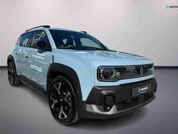 Azul Novo 2025 Renault 4 E-Tech Techno SUV | € 38.490