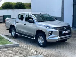 Cinzento Usado 2020 Mitsubishi L200 Invite Pickup | € 29.900 (Preço justo)