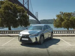 Cinzento Usado 2023 Lexus UX SUV | € 46.000 (Preço justo)