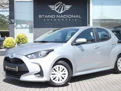 Cinza Usado 2022 Toyota Yaris Hybrid Comfort | € 17.900 (Bom preço)