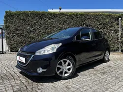 Azul Usado 2015 Peugeot 208 Active Citadino | € 8.990 (Preço justo)