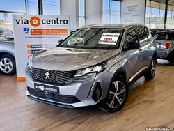 Cinza Usado 2023 Peugeot 5008 Allure Monovolume | € 27.980 (Preço justo)