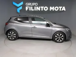 Cinza Usado 2023 Renault Clio V Evolution | € 17.740 (Preço justo)