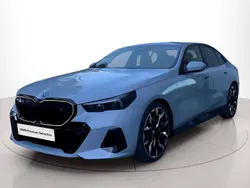 Cinza Usado 2023 BMW i5 Comfort Edition Sedan | € 64.900 (Bom preço)