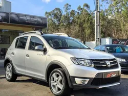 Cinzento Usado 2014 Dacia Sandero Stepway Citadino | € 9.990 (Preço elevado)