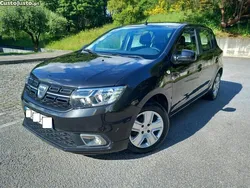 Preto Usado 2019 Dacia Sandero Comfort Citadino | € 9.500