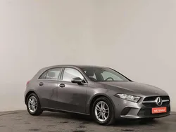 Cinzento Usado 2018 Mercedes A180 Citadino | € 27.999