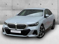 Cinza brooklyn metalizado Usado 2024 BMW 530e Comfort Edition Sedan | € 59.946