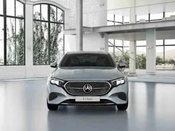 Cinzento Novo 2025 Mercedes E220 Sedan | € 72.725
