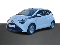 Branco (sólida) Usado 2021 Toyota Aygo X-play Citadino | € 12.750 (Preço justo)