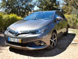 Usado 2017 Toyota Auris Hybrid Sport Sedan | € 14.500