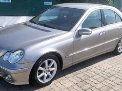 Usado 2004 Mercedes C220 Elegance Sedan | € 6.000
