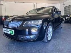 Preto Usado 2015 Skoda Octavia Elegance Carrinha | € 11.990 (Preço justo)