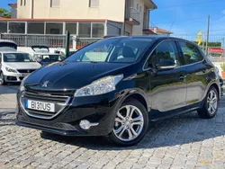 Preto Usado 2014 Peugeot 208 Allure Citadino | € 7.900 (Preço justo)