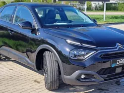 Preto Usado 2023 Citroën e-C4 Feel Sedan | € 26.899 (Preço justo)