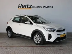 Branco Usado 2022 Kia Stonic SUV | € 14.190 (Bom preço)