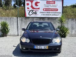 Azul Usado 2004 Mercedes C200 Classic | € 7.000
