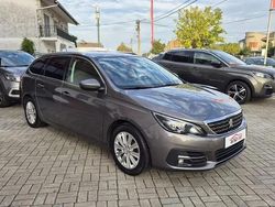 Cinzento Usado 2017 Peugeot 308 SW Allure Carrinha | € 15.900