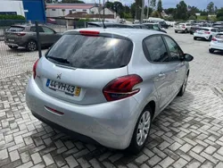 Cinzento Usado 2018 Peugeot 208 Style Citadino | € 11.550 (Preço justo)