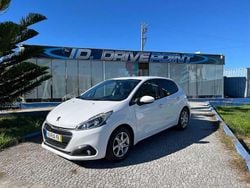 Branco Usado 2016 Peugeot 208 Active Citadino | € 7.900 (Bom preço)
