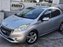 Cinza Usado 2013 Peugeot 208 Allure Citadino | € 11.990 (Preço justo)