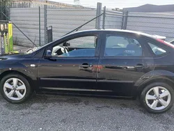 Usado 2006 Ford Focus Sedan | € 2.600 (Bom preço)