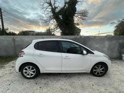 Usado 2015 Peugeot 208 Citadino | € 6.200 (Bom preço)