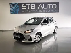 Cinza Usado 2022 Toyota Yaris Hybrid Comfort | € 19.980 (Preço justo)