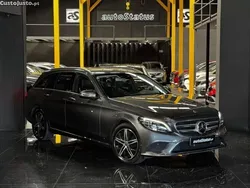 Cinza Usado 2020 Mercedes C200 AMG line Sedan | € 29.990 (Preço justo)