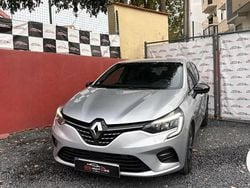 Cinza Usado 2023 Renault Clio V Evolution Citadino | € 14.500 (Bom preço)