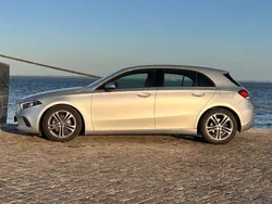 Cinza Usado 2019 Mercedes A180 AMG line | € 26.900 (Caro)