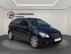 Preto Usado 2008 Mercedes B180 Monovolume | € 7.750 (Preço justo)
