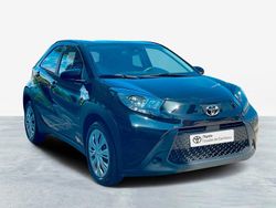 Preto (pintura metalizada) Usado 2023 Toyota Aygo X-play Citadino | € 16.750 (Preço justo)