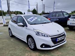 Branco Usado 2019 Peugeot 208 Signature Sky Citadino | € 12.900 (Preço justo)