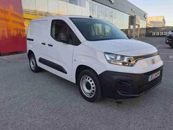 Branco Usado 2023 Fiat Doblò Monovolume | € 18.490 (Preço justo)